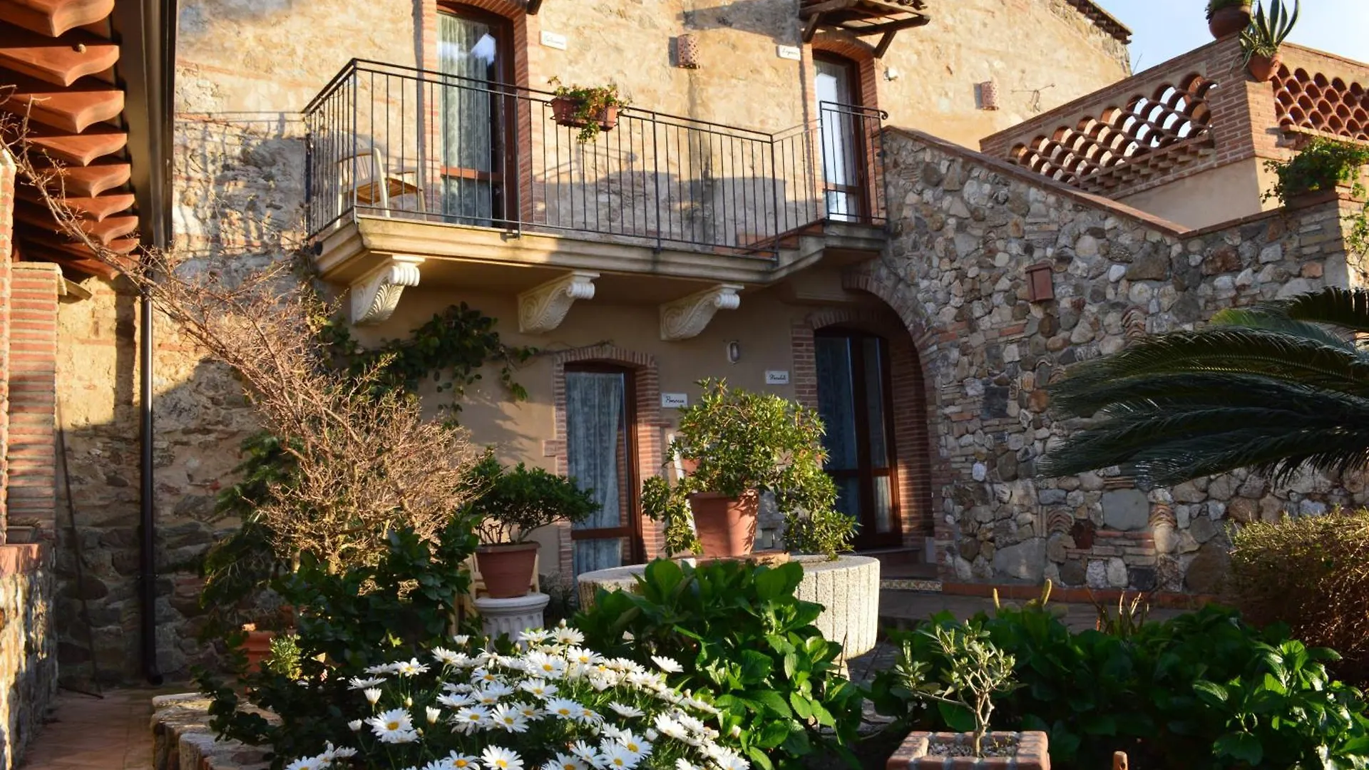 Villa Quiete Spadafora 2*,
